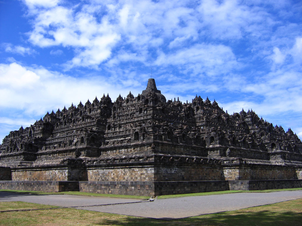 Borobudur Temple Historical Facts and Pictures | The History Hub