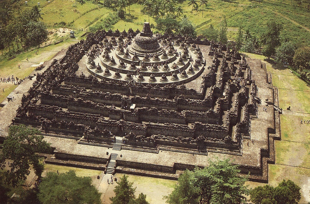 Résultat de recherche d'images pour "borobudur"