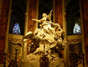 Chartres Cathedrale Choir Statue