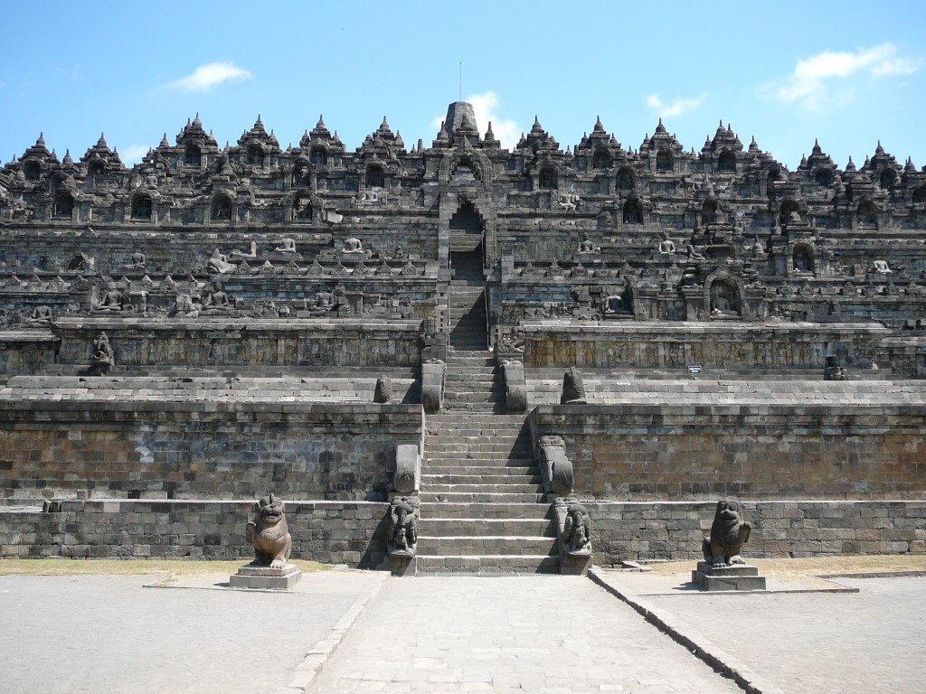 Borobudur Temple Historical Facts and Pictures | The History Hub